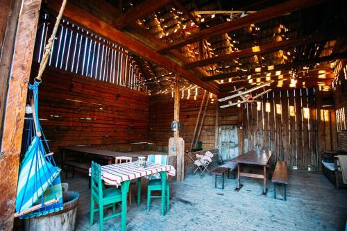 مطعم, Barn guesthouse / Csűr vendégház (Barn guesthouse / Csur vendeghaz) in Durau مطعم, Barn guesthouse / Csűr vendégház (Barn guesthouse / Csur vendeghaz) in Durau