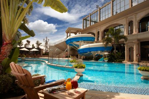 Swimming pool, E-Da Royal Hotel in Dashu District Swimming pool, E-Da Royal Hotel in Dashu District