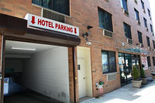 출입구, 코로나 호텔 뉴욕 - 라과디아 에어포트 (Corona Hotel New York - LaGuardia Airport) in 라과디아 공항 출입구, 코로나 호텔 뉴욕 - 라과디아 에어포트 (Corona Hotel New York - LaGuardia Airport) in 라과디아 공항