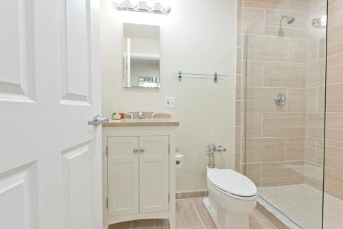 在meiguo.com看到的Modern Downtown Crossing Suites by Sonder的介绍图片