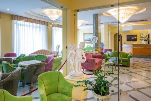 共用Lounge/電視區, 吉泰瑞莎酒店 (Hotel Zi' Teresa) in 索倫托 共用Lounge/電視區, 吉泰瑞莎酒店 (Hotel Zi' Teresa) in 索倫托