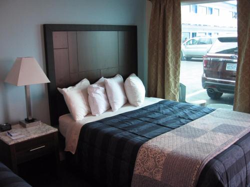 海豚灣汽車旅館 (Dolphin Cove Motel) in 皮斯摩海灘市中心 海豚灣汽車旅館 (Dolphin Cove Motel) in 皮斯摩海灘市中心