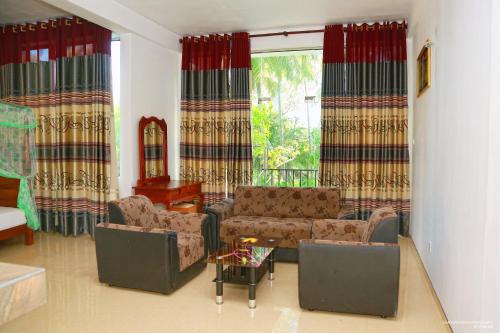 المرافق, ليك إيدج هوليداي إن (Lake Edge Holiday Inn) in يالا المرافق, ليك إيدج هوليداي إن (Lake Edge Holiday Inn) in يالا