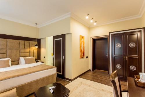 Ambassador in เขตอัลมาลี Ambassador in เขตอัลมาลี