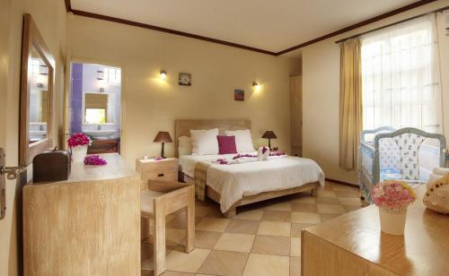 This photo about HERE PARADISE shared on HyHotel.com