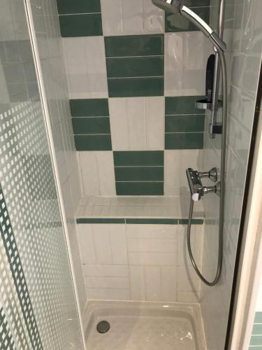 Baño, 2 chambres dans maison calme proches des châteaux de la Loire (2 chambres dans maison calme proches des chateaux de la Loire) in Montbazon Baño, 2 chambres dans maison calme proches des châteaux de la Loire (2 chambres dans maison calme proches des chateaux de la Loire) in Montbazon