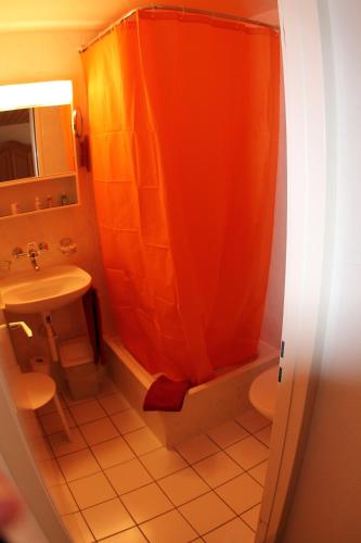 ห้องน้ำ, Hotel Albula in แบร์กึน ห้องน้ำ, Hotel Albula in แบร์กึน