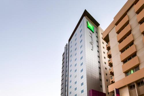 Vista exterior, ibis Styles Sharjah in Sharjah City Center Vista exterior, ibis Styles Sharjah in Sharjah City Center