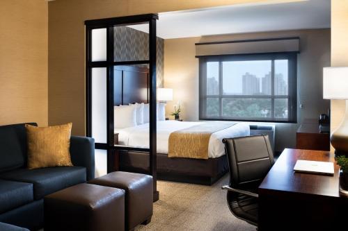 Comfort Inn & Suites Logan International Airport in Boston (MA) Comfort Inn & Suites Logan International Airport in Boston (MA)