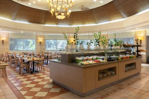 餐飲服務, 恩哥迪基布茲(集體社區)飯店 (Ein Gedi Kibbutz Hotel) in 死海 餐飲服務, 恩哥迪基布茲(集體社區)飯店 (Ein Gedi Kibbutz Hotel) in 死海