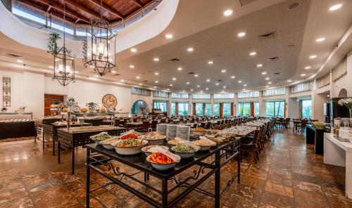 طعام و مشروبات, فندق هاسيندا فوريست فيو (Hacienda Forest View Hotel) in ترشيحا طعام و مشروبات, فندق هاسيندا فوريست فيو (Hacienda Forest View Hotel) in ترشيحا