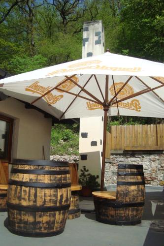ระเบียง/ชานเรือน, Restaurant a penzion Pod Draci skalou in คาร์ลสเตน ระเบียง/ชานเรือน, Restaurant a penzion Pod Draci skalou in คาร์ลสเตน