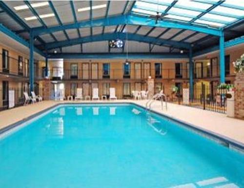 Swimming pool, Baymont by Wyndham Knoxville I-75 in Knoxville (TN) Swimming pool, Baymont by Wyndham Knoxville I-75 in Knoxville (TN)