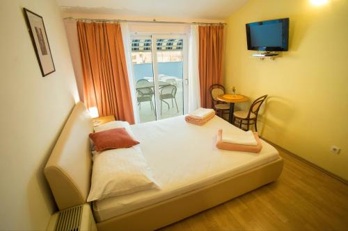 Aparthotel Pecic in Gradac Aparthotel Pecic in Gradac