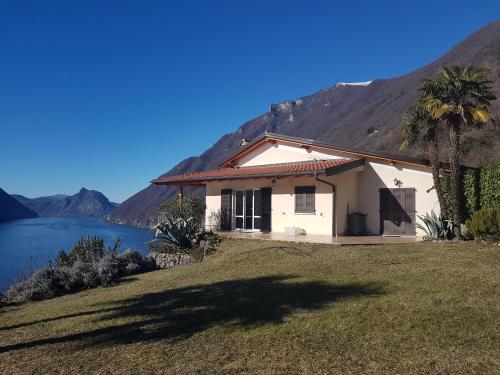 Villa Ca Rossa in Valsolda Villa Ca Rossa in Valsolda
