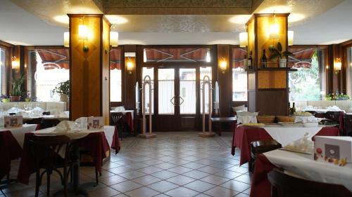 Restaurant, Hotel EMI in Borgo Panigale Restaurant, Hotel EMI in Borgo Panigale