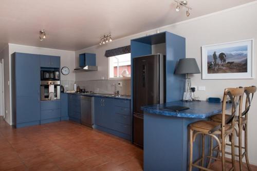 Kitchen, Mountain Chalet Motels in Twizel Kitchen, Mountain Chalet Motels in Twizel