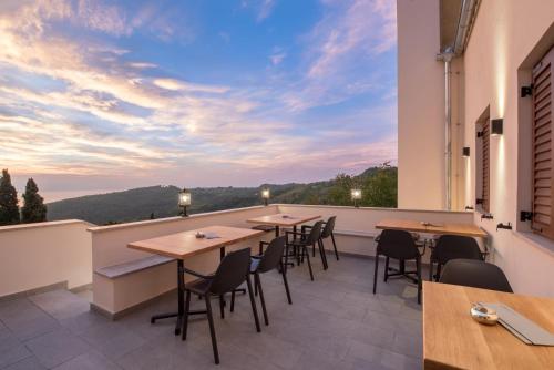 شرفة/ تراس, La Loggia in لابين شرفة/ تراس, La Loggia in لابين