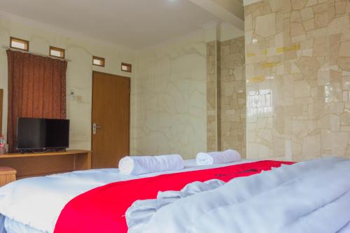 This photo about RedDoorz near Politeknik Negeri Bandung 2 shared on HyHotel.com