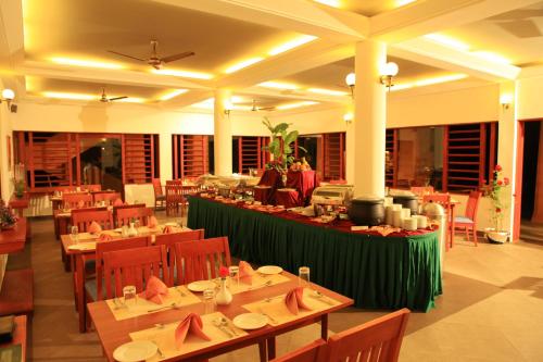 Restaurant, Abad Green Forest Resort in Thekkady Restaurant, Abad Green Forest Resort in Thekkady