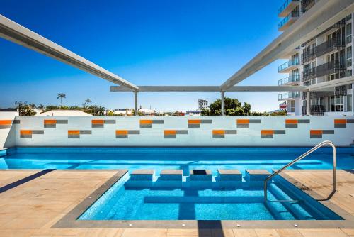 Swimming pool, Quest Mackay on Gordon in Mackay Swimming pool, Quest Mackay on Gordon in Mackay