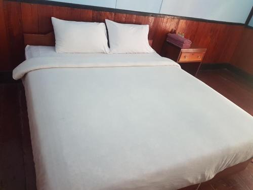 Lattanavongsa guesthouse and Bungalows in Muang Ngoy Lattanavongsa guesthouse and Bungalows in Muang Ngoy