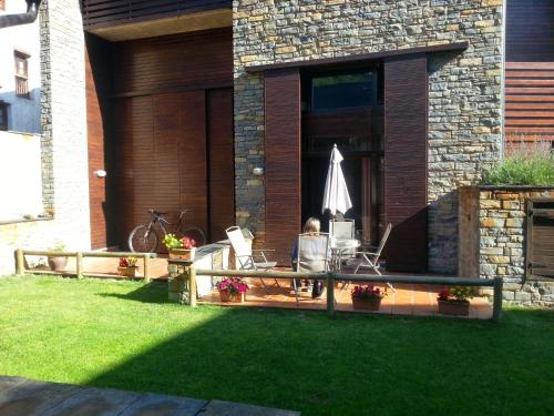 Balcó/terrassa, Apartamento duplex de 90m2 con salida a jardin in Alins Balcó/terrassa, Apartamento duplex de 90m2 con salida a jardin in Alins