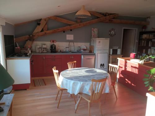 Konyha, Chambre d'hôte de l'élevage du Lattay (Chambre d'hote de l'elevage du Lattay) in Chateauneuf-sur-Sarthe Konyha, Chambre d'hôte de l'élevage du Lattay (Chambre d'hote de l'elevage du Lattay) in Chateauneuf-sur-Sarthe