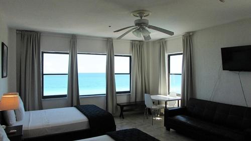 MB Casablanca - Free Parking Kitchens Beach Access & Pool - image 7