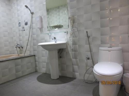 Bathroom, Mao Hua Motel in Dajia District Bathroom, Mao Hua Motel in Dajia District