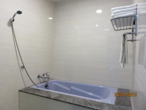 Bathroom, Mao Hua Motel in Dajia District Bathroom, Mao Hua Motel in Dajia District