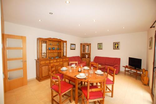 This photo about Apt Lluna shared on HyHotel.com