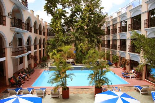 Swimming pool, Hotel Doralba Inn in Merida Swimming pool, Hotel Doralba Inn in Merida