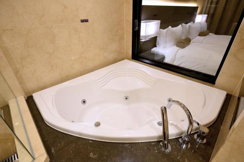 Midas Hotel and Resort in Gapyeong-gun Midas Hotel and Resort in Gapyeong-gun