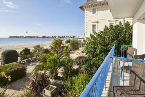 Terraza/balcón, Hotel Vacances Bleues Villa Caroline in La Baule Terraza/balcón, Hotel Vacances Bleues Villa Caroline in La Baule