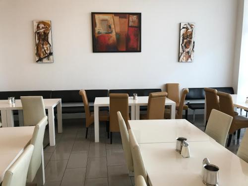 HB1 Budget Hotel - contactless check in in Wr.Neudorf HB1 Budget Hotel - contactless check in in Wr.Neudorf