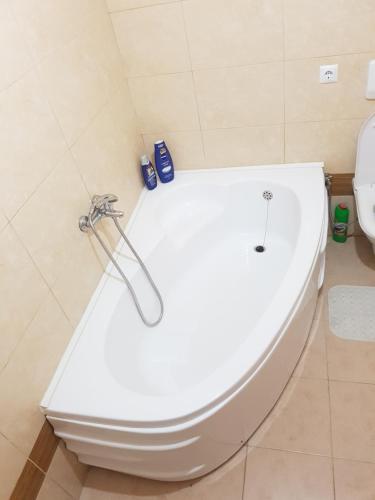 Bathroom, Tetovo Apartment Superb Location in Tetovo Bathroom, Tetovo Apartment Superb Location in Tetovo