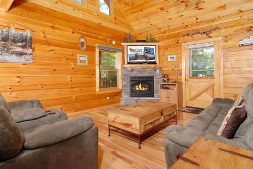 在meiguo.com看到的Pine Cove Hideaway #1816 - Two Bedroom Cabin的介绍图片