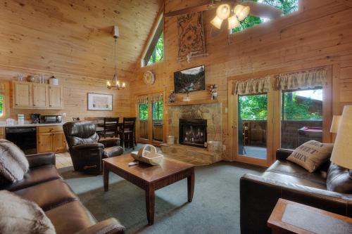 在meiguo.com看到的Beary Blessed #292 - Two Bedroom Cabin的介绍图片