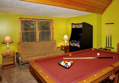 在meiguo.com看到的Parkside Party #1676 - One Bedroom Cabin的介绍图片