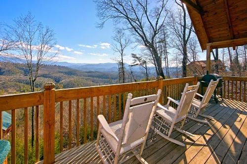 在meiguo.com看到的A View For All Seasons #405 - Four Bedroom Cabin的介绍图片