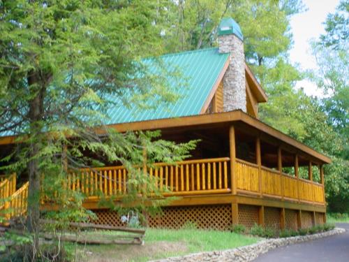 在meiguo.com看到的Trout House #350 - Three Bedroom Cabin的介绍图片