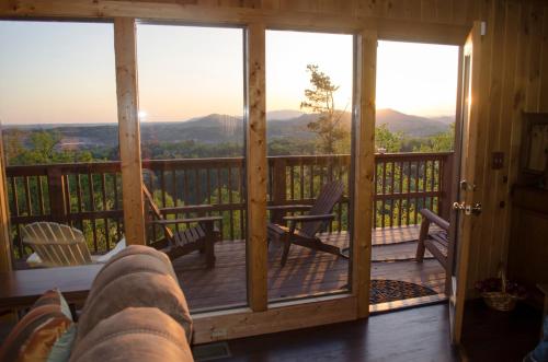 在meiguo.com看到的A Grand View From Above #225 - Two Bedroom Cabin的介绍图片