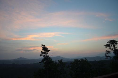 在meiguo.com看到的A Grand View From Above #225 - Two Bedroom Cabin的介绍图片