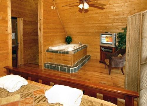 在meiguo.com看到的Hidden Romance #1404 - One Bedroom Cabin的介绍图片