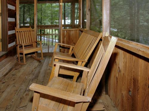 在meiguo.com看到的Parkside Party #1676 - One Bedroom Cabin的介绍图片