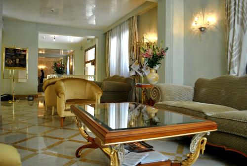 Lobby, Hotel Carlton Capri in Venice Lobby, Hotel Carlton Capri in Venice