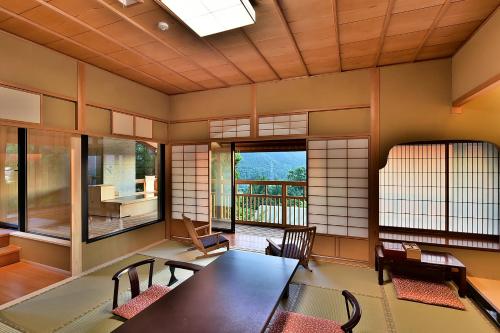 Kanbayashi Hotel Senjukaku in Nagano Kanbayashi Hotel Senjukaku in Nagano