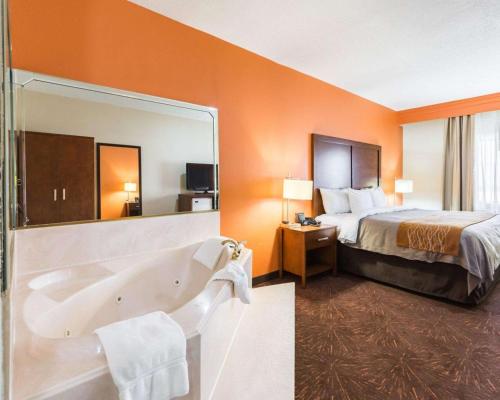 Facilities, Econo Lodge Inn & Suites East Houston I-10 in Cloverleaf Facilities, Econo Lodge Inn & Suites East Houston I-10 in Cloverleaf