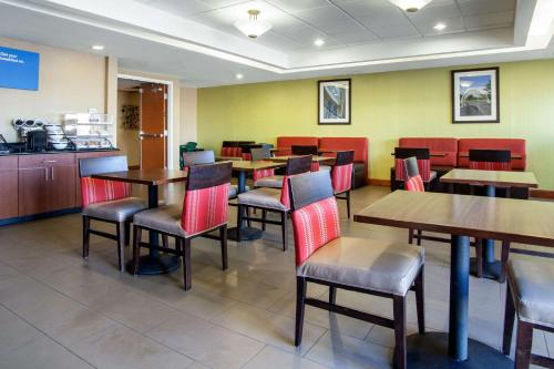 餐飲選擇, 諾曼大學附近凱富套房酒店 (Comfort Inn & Suites Norman near University) in 諾曼市中心 餐飲選擇, 諾曼大學附近凱富套房酒店 (Comfort Inn & Suites Norman near University) in 諾曼市中心